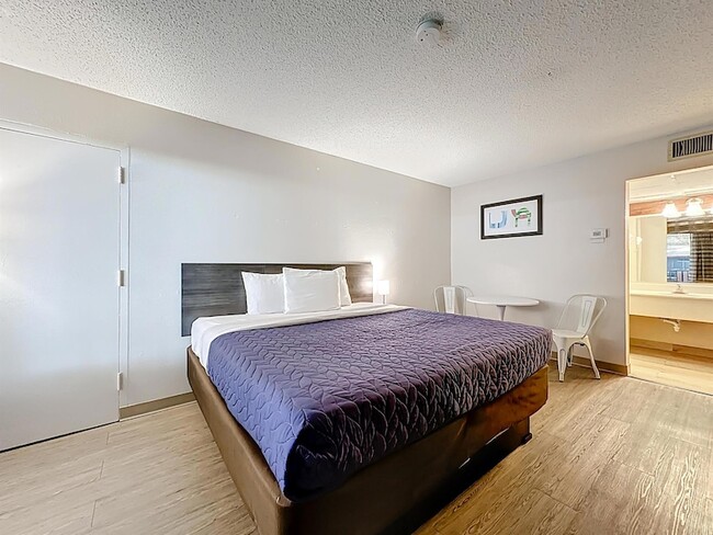 Building Photo - 910 Suemac Rd