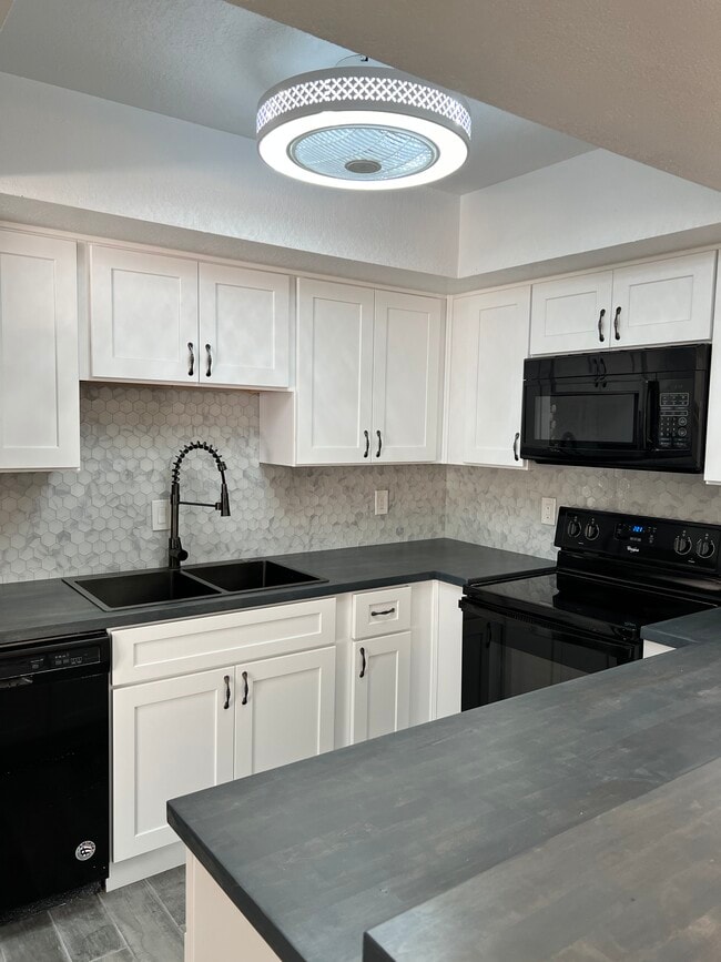 Building Photo - 4609 Ashley Dr