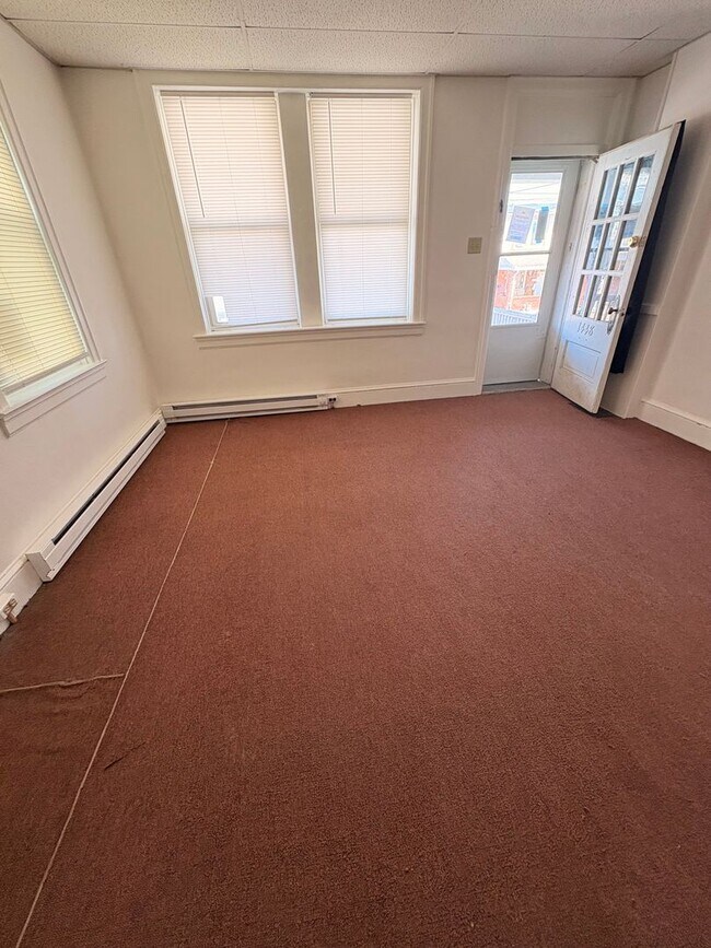 Building Photo - 1 Bedroom Apt in West York!