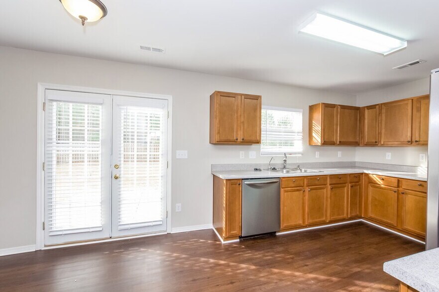 Building Photo - 4710 Larkhaven Village Dr