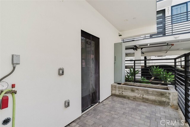 Building Photo - 536 E San Jose Ave