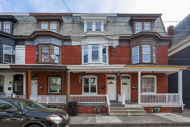 Primary Photo - 2145 Penn St