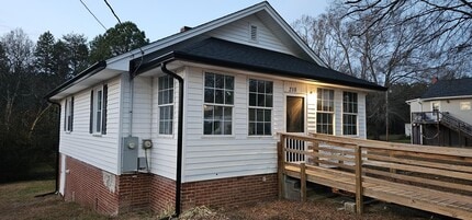 Building Photo - 210 Lincoln St