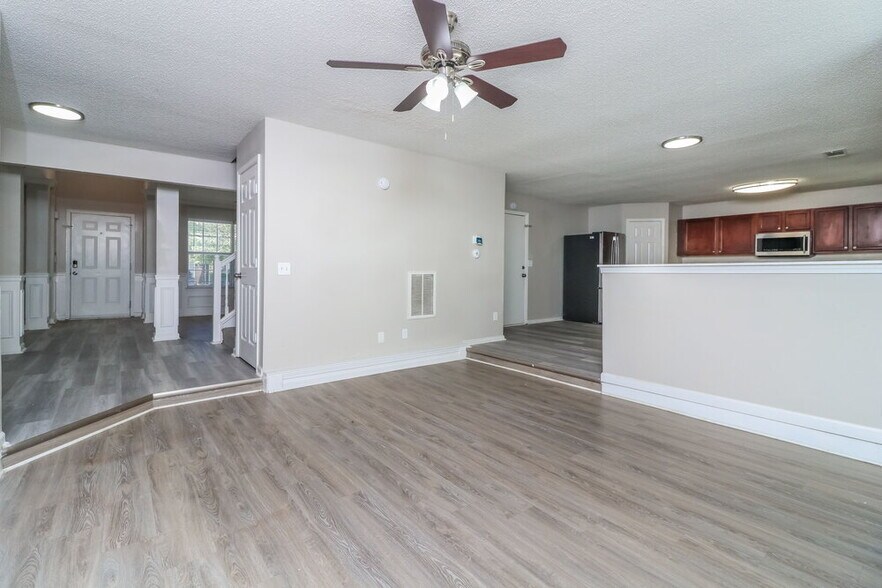 Building Photo - 166 Birchfield Way