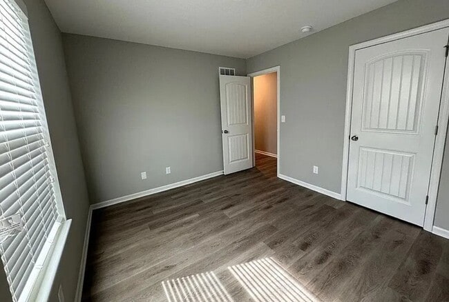 Building Photo - Beautiful 3BR 2.5BA Townhouse w/ Granite Kitchen • End-Unit on Cul-de-Sac • 1-Car Garage in Pleas...