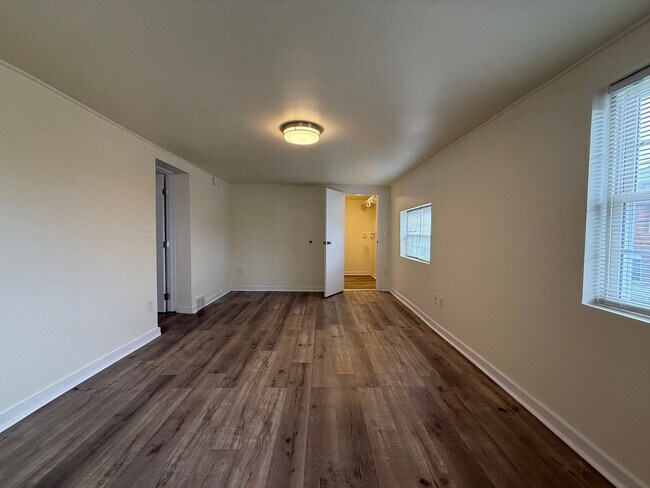 Building Photo - Updated 1-BR Apartment Now Available in Munhall/Homestead!