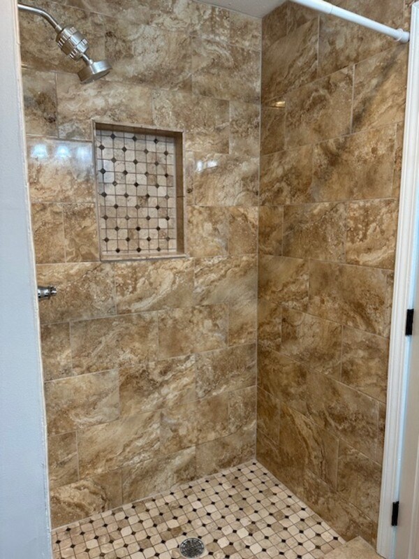 Building Photo - 305 SE 2 St