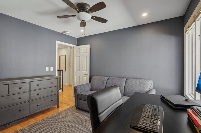 Building Photo - HALF MONTH RENT FREE!!!! GORGEOUS Brick To...
