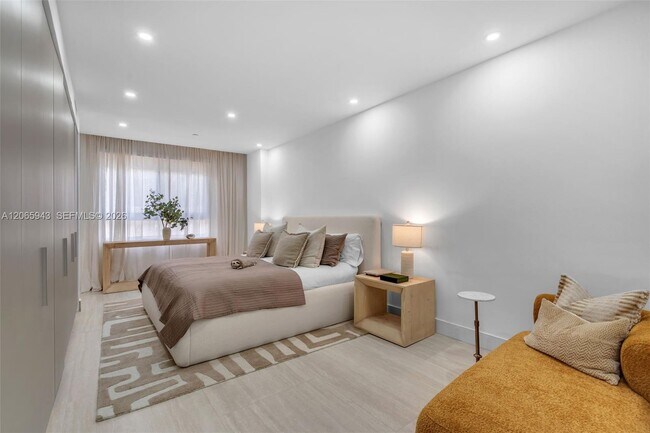 Building Photo - 151 Crandon Blvd