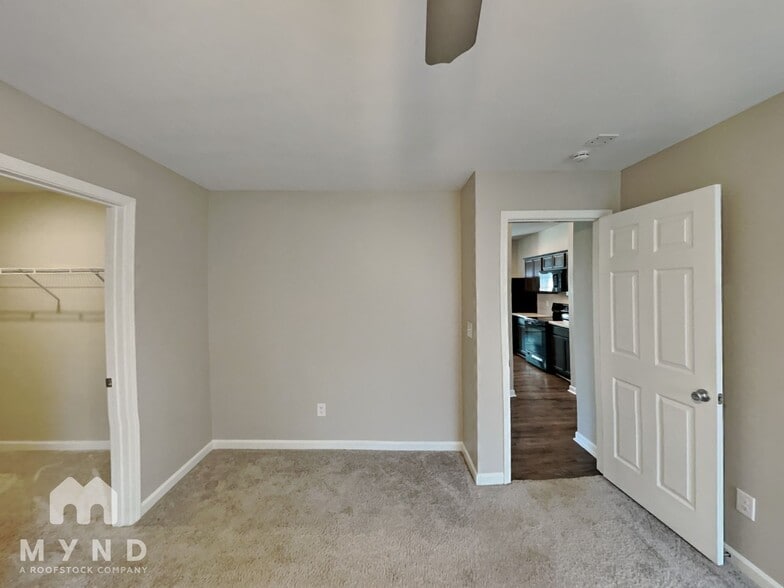 Building Photo - 245 Americana Dr