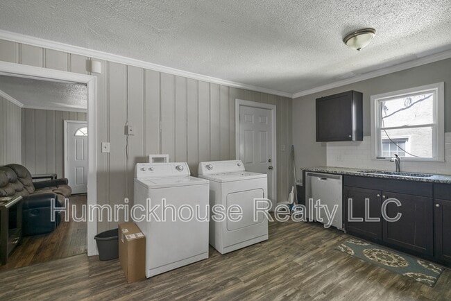 Building Photo - 2320 Olando St