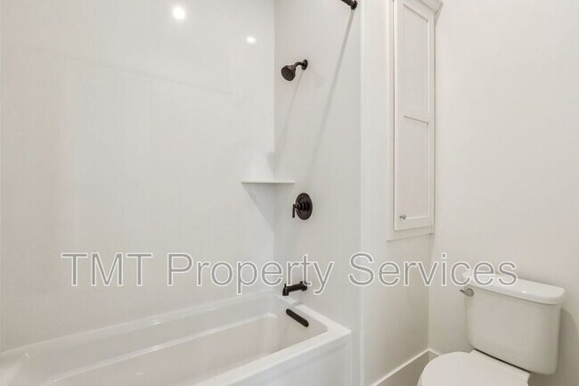 Building Photo - 1007 Bridger Dr