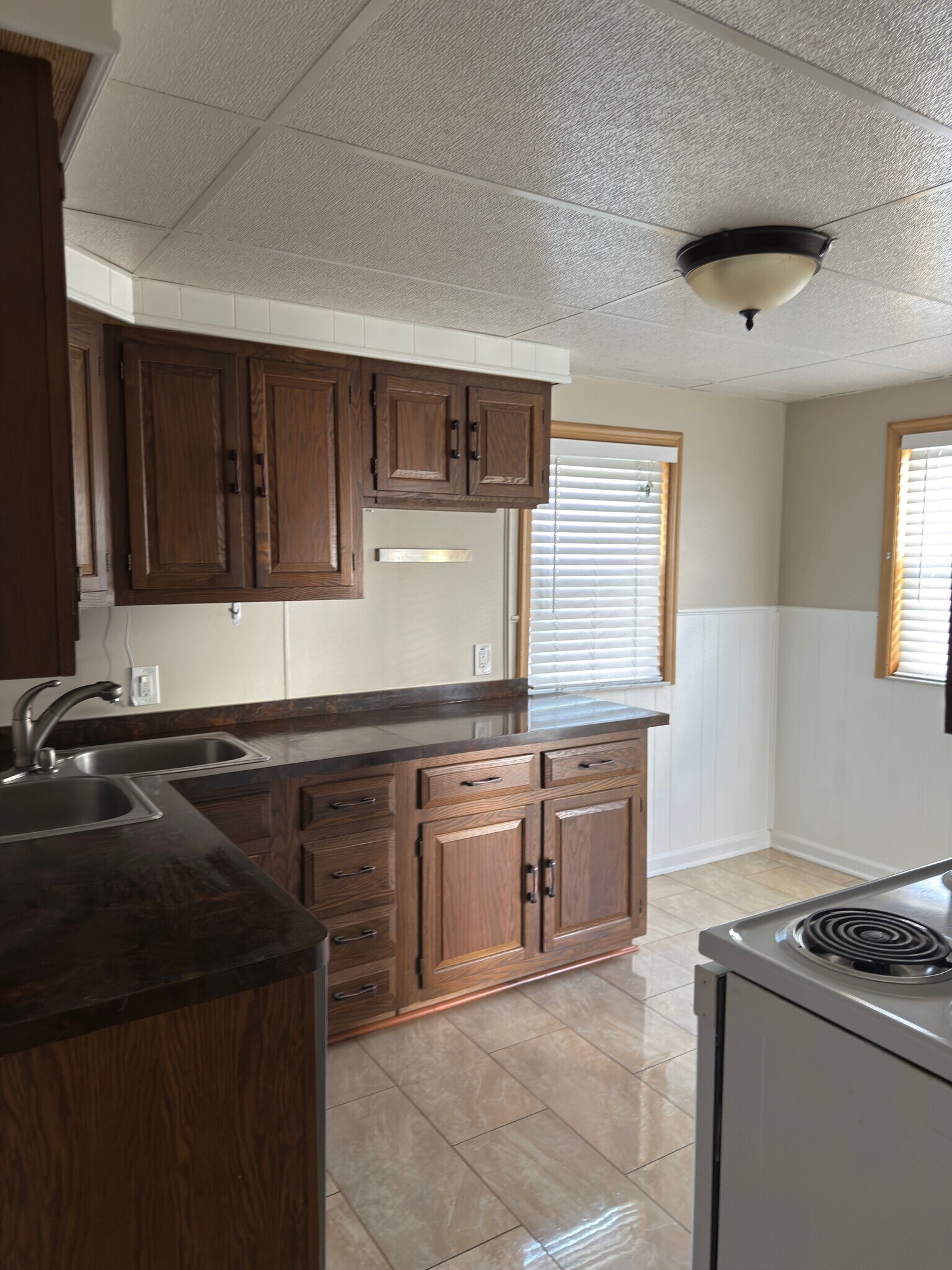Kitchen entry - 707 Ford Blvd