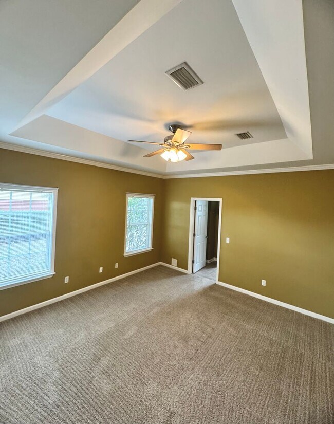 Building Photo - 112 Autumn Way