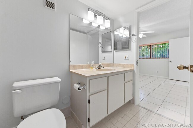 Building Photo - 7260 Kinghurst Dr