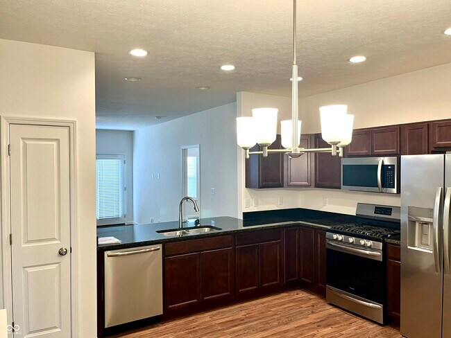 Building Photo - 6250 Shale Crescent Dr