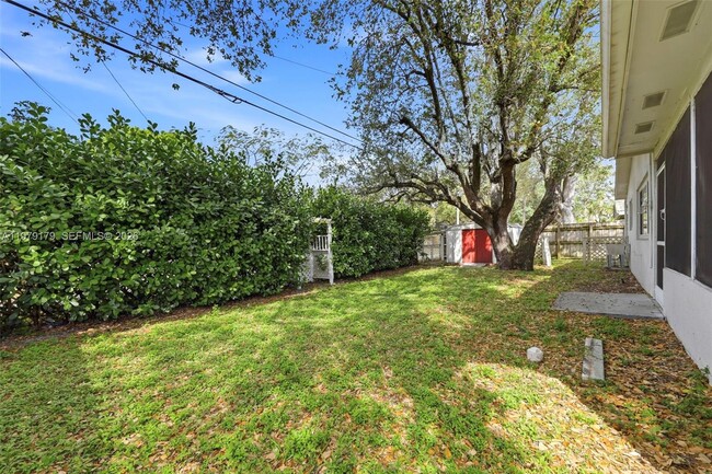 Building Photo - 4561 SW 25th Terrace