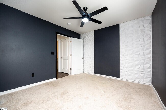 Building Photo - 114 Green Oak Dr