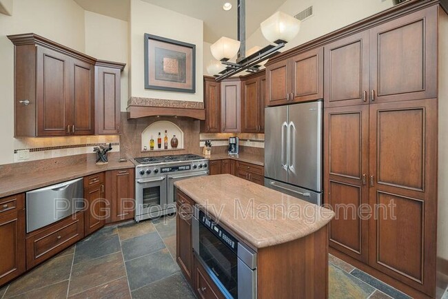 Building Photo - 4725 N Brookview Terrace