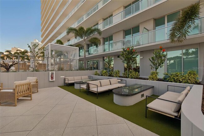 Building Photo - 400 Central Ave