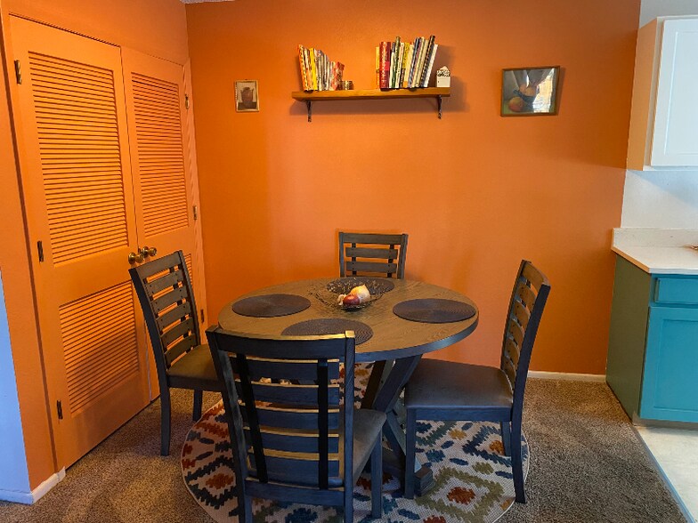 Building Photo - 7944 Chase Cir