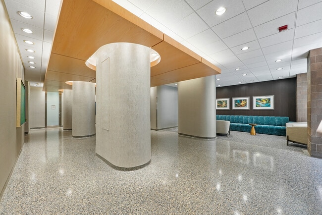 Building Photo - 405 N Wabash Ave