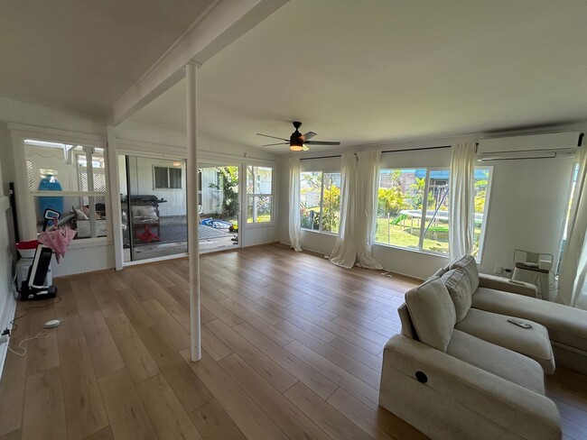 Building Photo - Beautifully Renovated Kailua Home | Walk t...