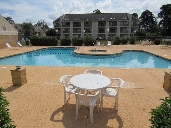 Building Photo - 1095 Plantation Dr