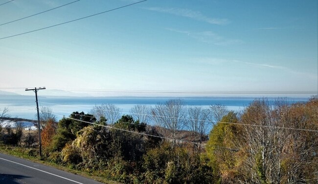 Building Photo - Bayview Condo with Updated Features  - Bou...