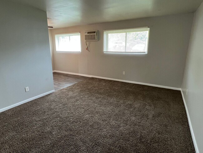 Building Photo - Warren Park 2 Bedroom Apartment with Balcony