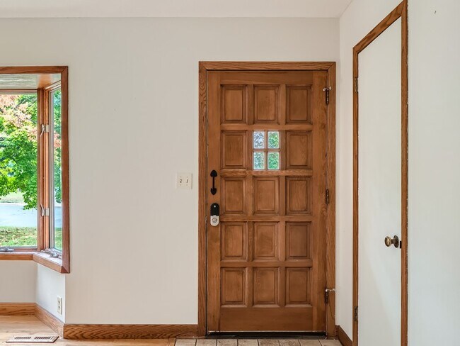 Building Photo - 8840 Morris Rd