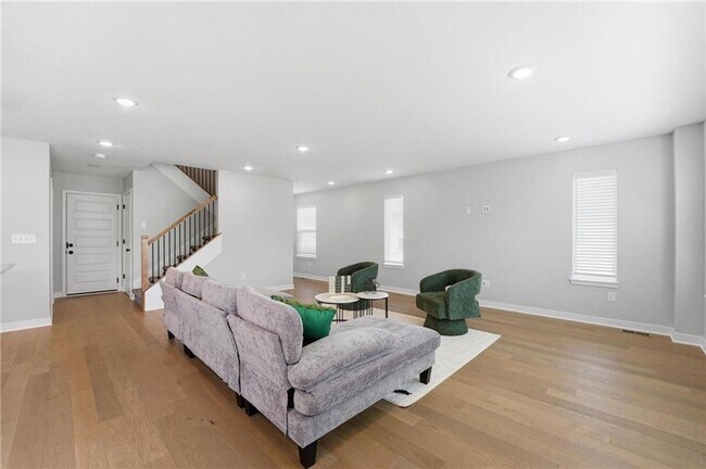 Building Photo - 707 Glenn Cir