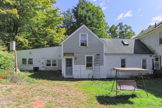 Building Photo - 294 Pleasant St