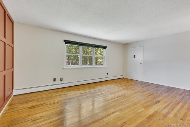 Building Photo - 476 Oak Ave
