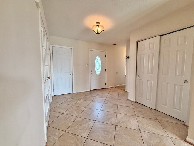 Building Photo - 1012 Antioch Cir