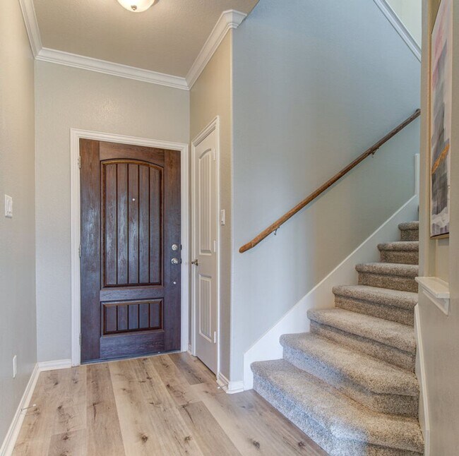 Building Photo - 508 Nogales Ln