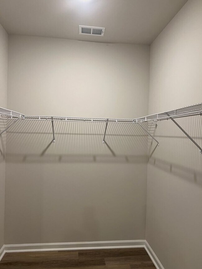 Building Photo - AVAILABLE NOW! Beautiful home, with pond view!!