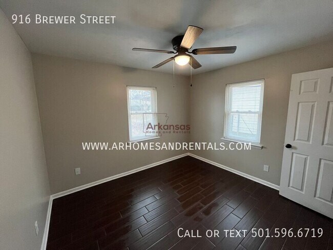 Building Photo - 916 Brewer St