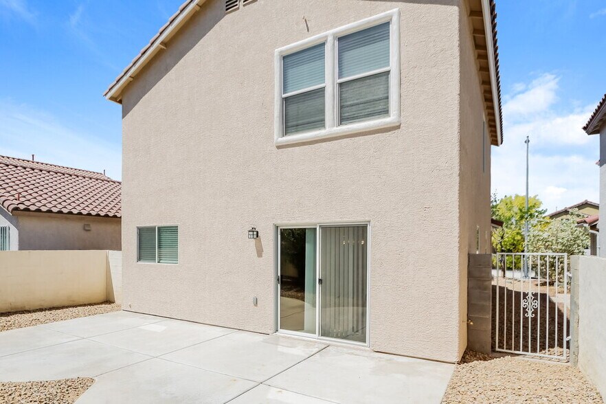 Building Photo - 9522 Green Spruce St