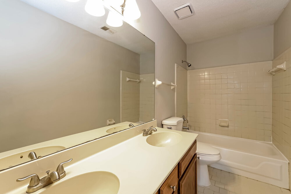 Building Photo - 4574 Kings Grant Dr