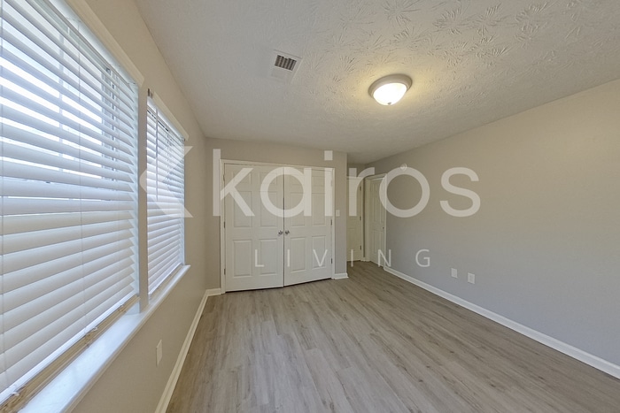 Building Photo - 225 Big Oak Cir