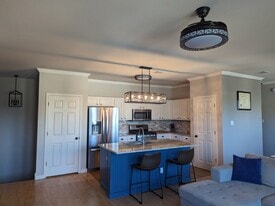 Building Photo - 7501 Shadowridge Run