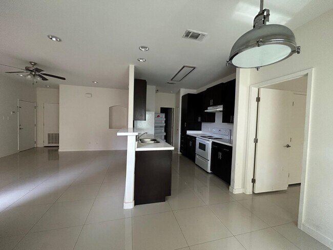 Building Photo - 501 Shiloh Dr