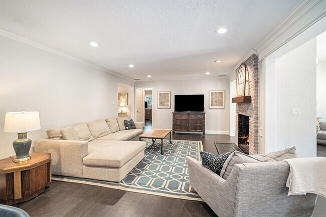 Building Photo - 743 Bison Dr