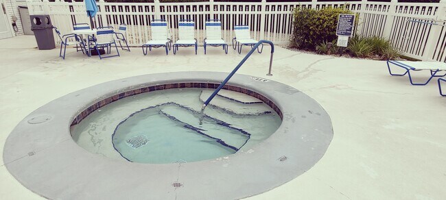 Ashley Hall hot tub - 3602 Westover Cir