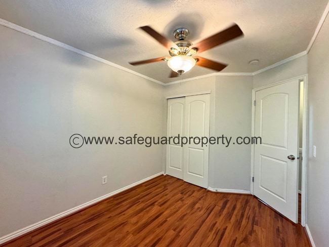 Building Photo - Modern Townhome in Gated Community