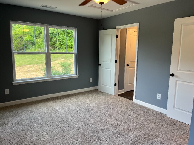 Building Photo - 14 Jones Ln
