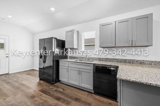 Building Photo - Stunning Newer Construction in Fayetteville!
