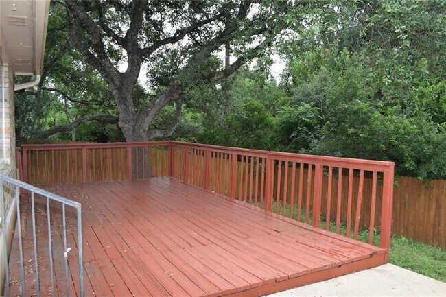 Building Photo - 2418 Willow Way