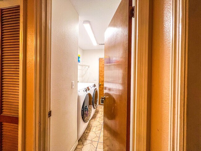 Building Photo - For Rent | Hidden Glen Community | 4 Bed, ...